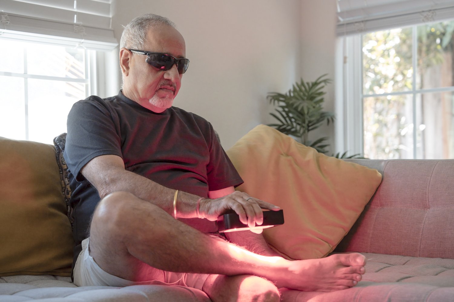 Man using the FOCUS on his leg